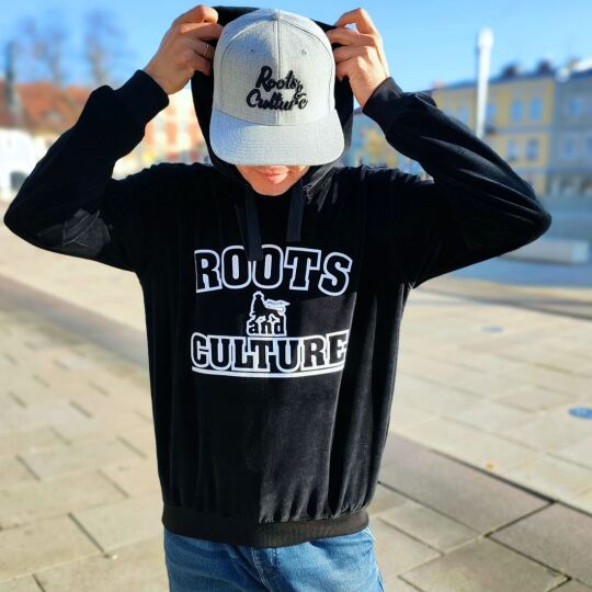 Bluza welurowa z kapturem Roots and Culture