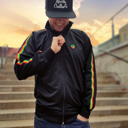 Sportowa bluza oldschool z pasami Rasta i aplikacją Lion of Judah