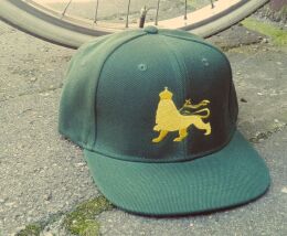 Nowe czapki snapback i truckerki