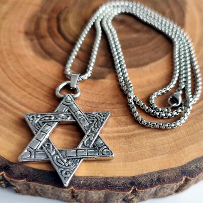 Necklace with a hexagram in the color of antique silver