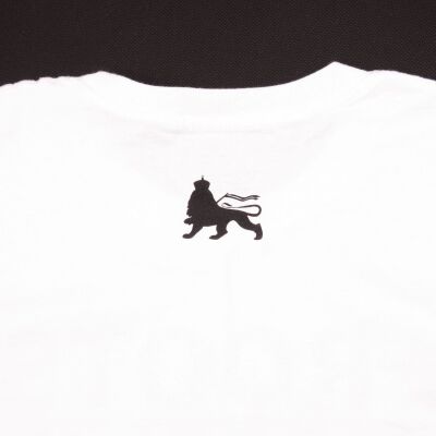 Conquering Lion shall break every chain Tshirt - white